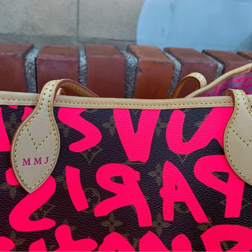 LOUIS VUITTON
Limited Edition Fuchsia Stephen Sprouse Graffiti Neverfull GM Bag - Picture 2 of 16